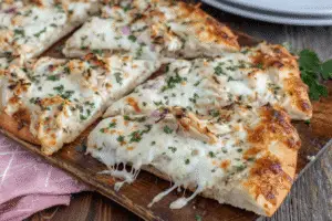 Easy Garlic Chicken Pizza Recipe